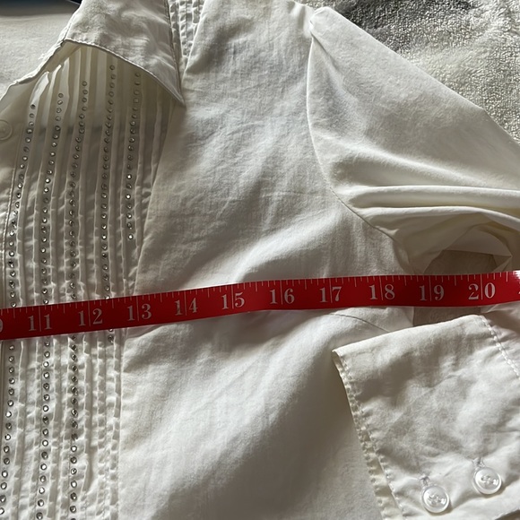 EUC 3/4 sleeve white shirt w rhinestones - Picture 6 of 9